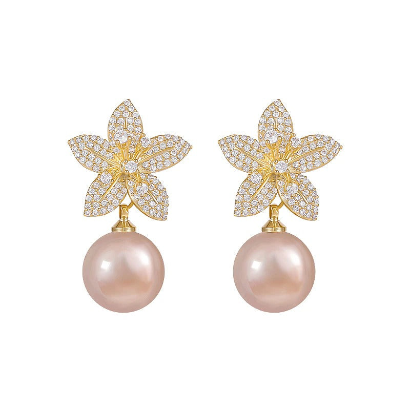 Glänzende, natürliche Süßwasserperlen und Strass-Ohrringe in Blumenform