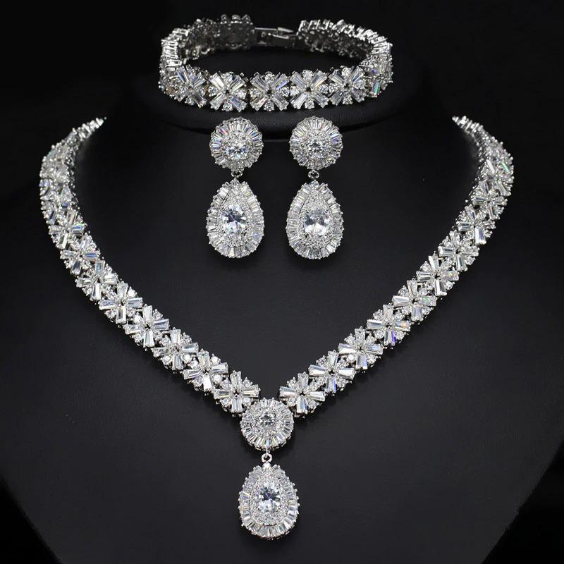 Luxuriöses Schmuckset mit Zirkonia