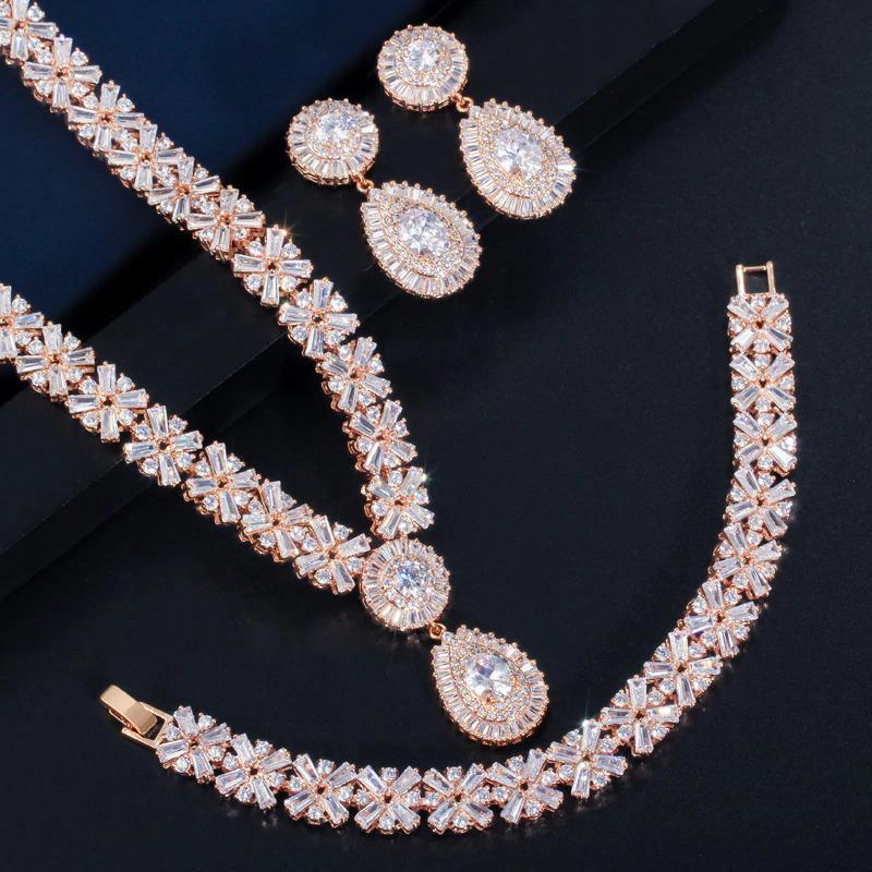 Luxuriöses Schmuckset mit Zirkonia