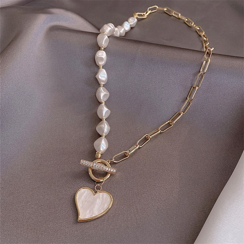 Luxuriöse Halskette mit Perlenakzenten und Herzanhänger in verschiedenen Stilen