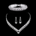 Luxuriöses Schmuckset mit Halsketten, Ohrringen und Armbändern mit Strasssteinen