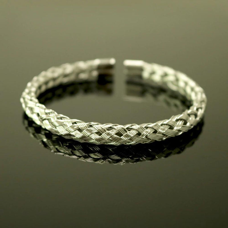 Luxuriöse Armreifen mit römischen Ziffern