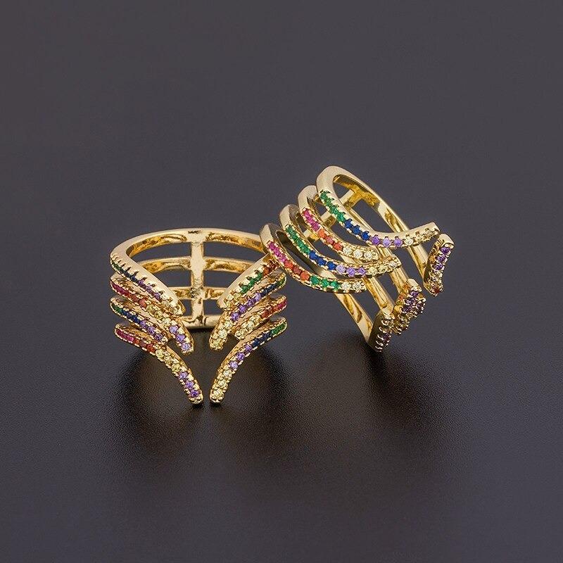 Luxuriöser Spiralring mit buntem Zirkon