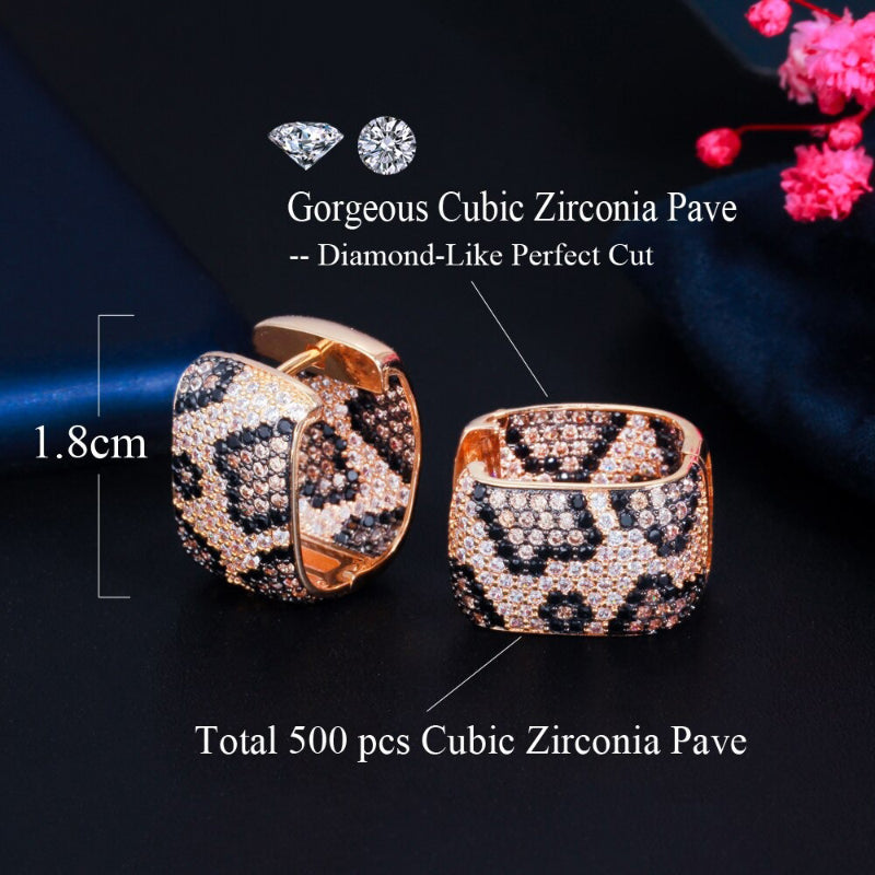 Luxuriöse, quadratische, mit Zirkonen verzierte Leopardenohrringe