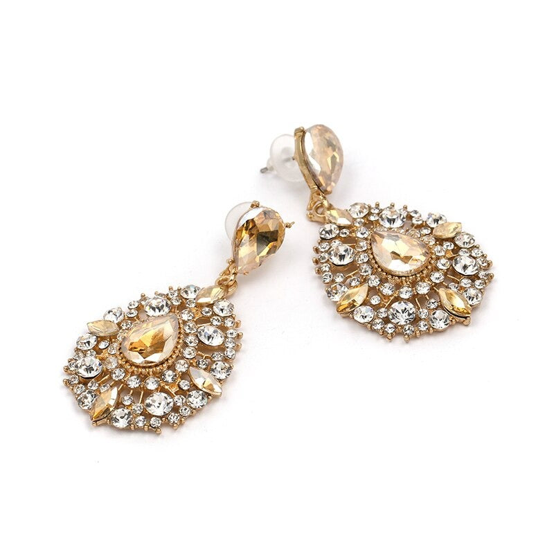 Luxuriöse lange Tropfenohrringe mit Strasssteinen besetzt