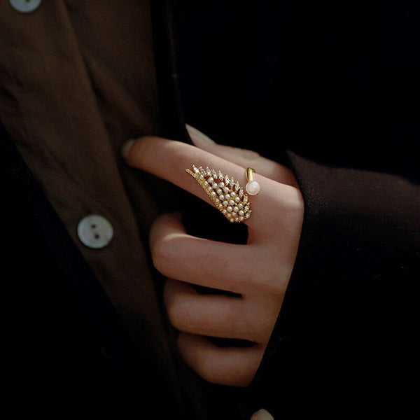 Luxuriöse verstellbare Ringe mit Perlen und Zirkonia in Flügelform