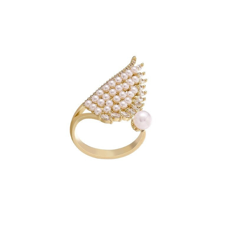 Luxuriöse verstellbare Ringe mit Perlen und Zirkonia in Flügelform