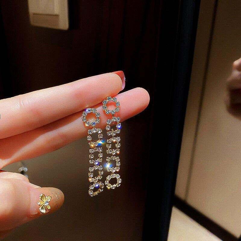 Luxuriöse Ohrstecker mit Strass-Quaste für Damen