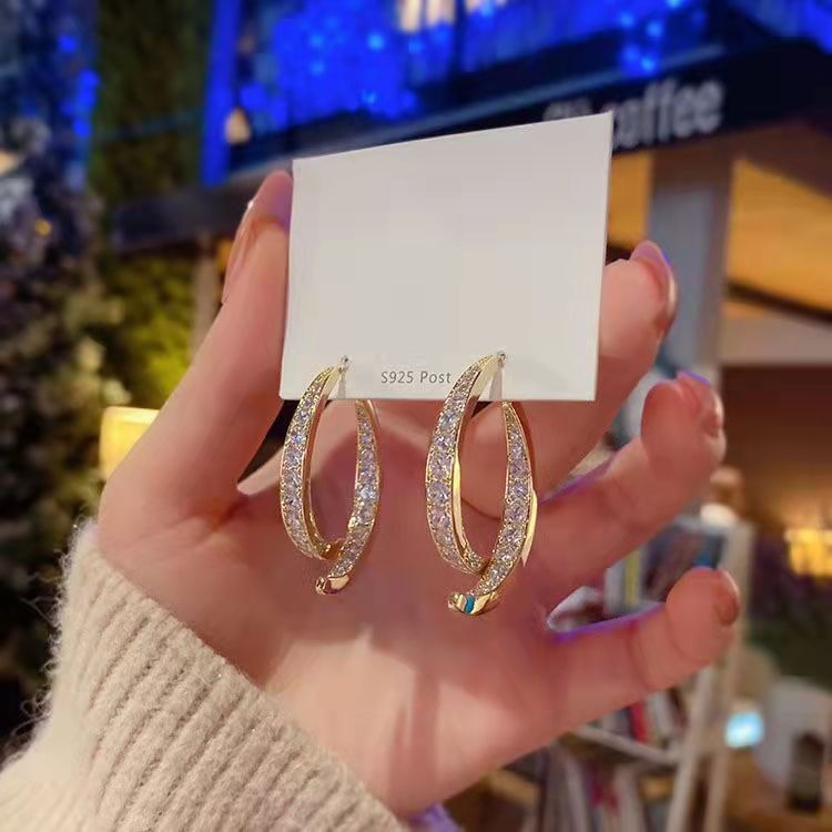 Luxuriöse Ohrstecker mit Strass-Quaste für Damen