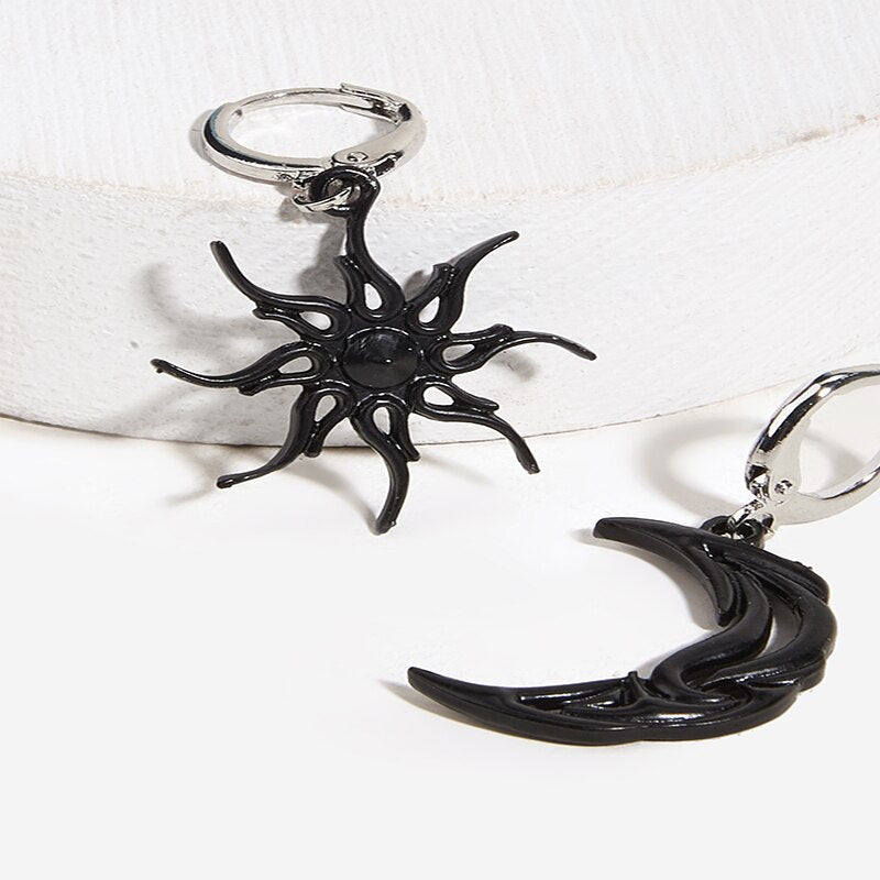 Gothic Sonne und Mond Ohrhänger - Modischer asymmetrischer Schmuck
