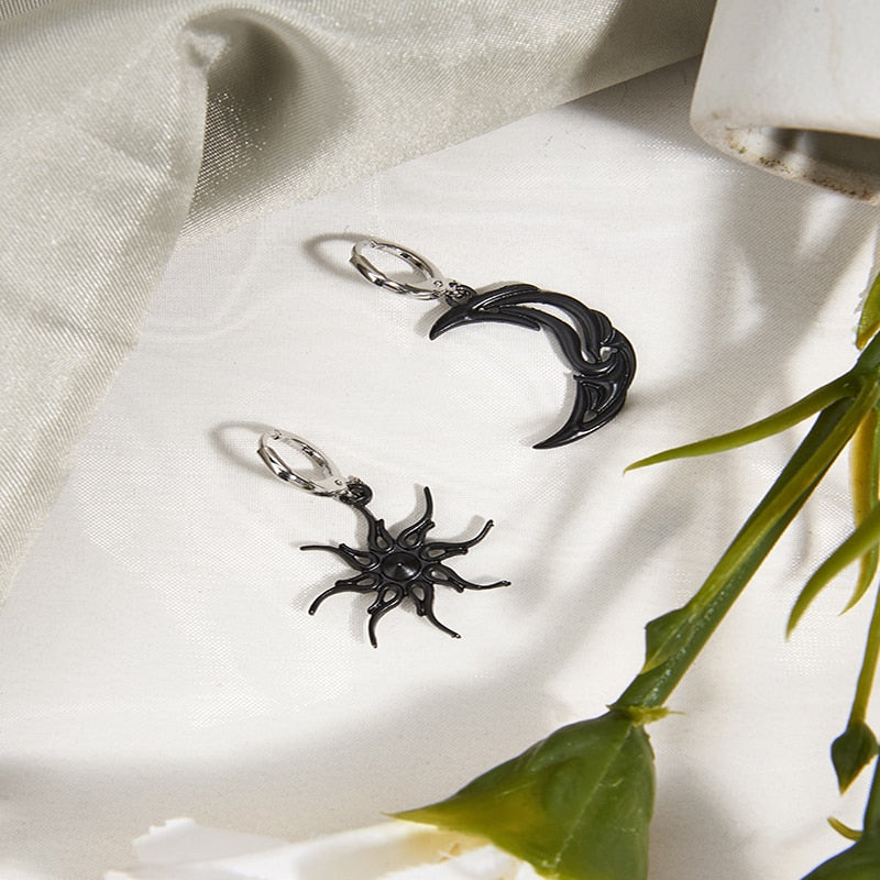 Gothic Sonne und Mond Ohrhänger - Modischer asymmetrischer Schmuck