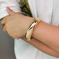 Goldenes Armreif-Armband - Elegantes zweifarbiges minimalistisches schickes Armreif für Frauen