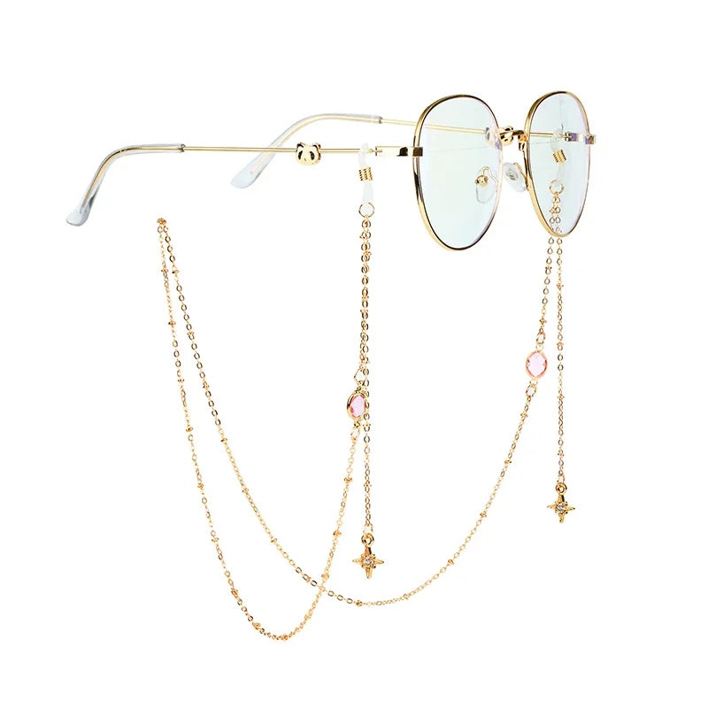 Brille mit goldener Kette und Perlen- und Silberakzenten