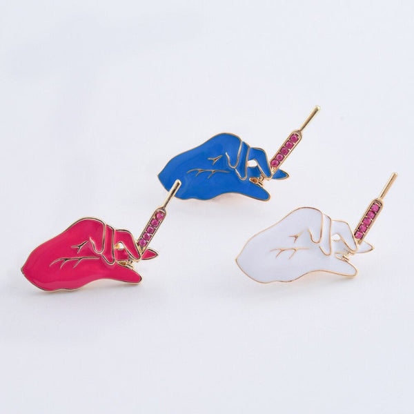 Emaille-Brosche mit medizinischen Spritzen für Ärzte und Krankenschwestern