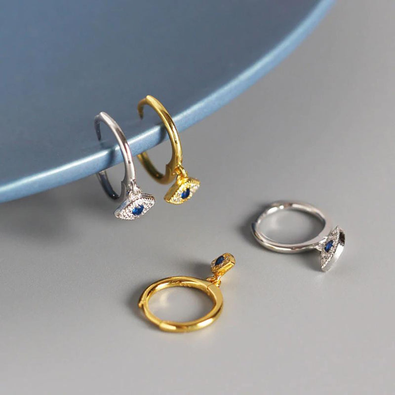 Mini-Ohrstecker mit mythischem Augenanhänger