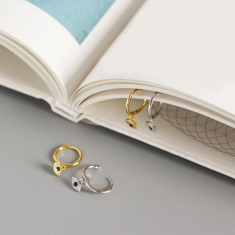 Mini-Ohrstecker mit mythischem Augenanhänger