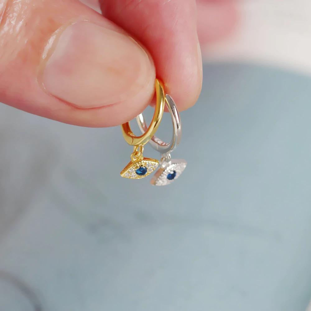 Mini-Ohrstecker mit mythischem Augenanhänger