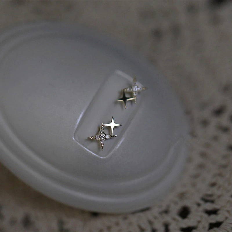 Ohrstecker Mini-Sterne mit funkelnden, mikroeingelegten Zirkonia