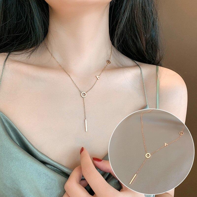 Minimalistische, ästhetische Schlüsselbeinkette mit Anhängerketten in verschiedenen Stilen