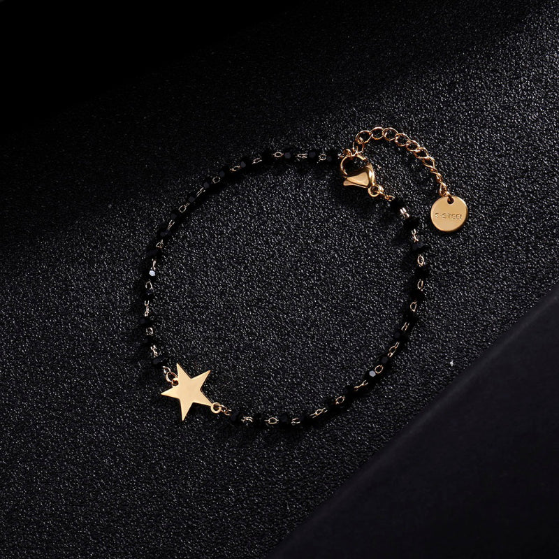 Minimalistischer Kleeblatt-Anhänger mit Kettenarmbändern aus Strassperlen