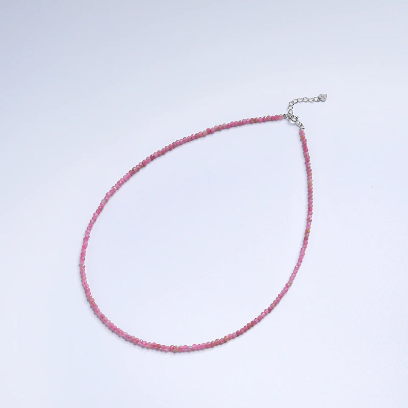 Minimalistische mehrfarbige Halsketten aus Naturstein