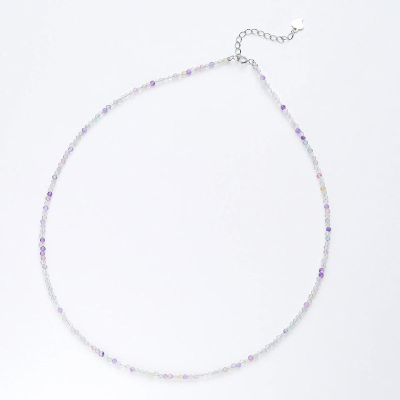 Minimalistische mehrfarbige Halsketten aus Naturstein