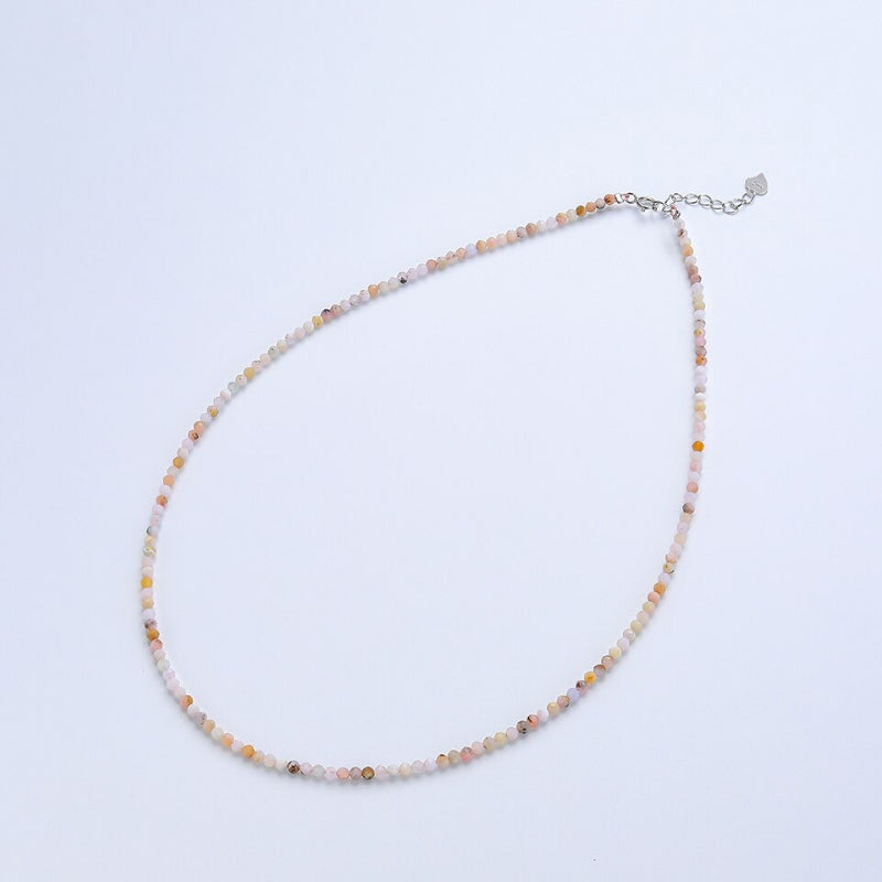 Minimalistische mehrfarbige Halsketten aus Naturstein