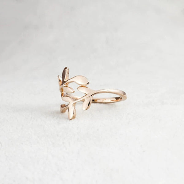 Minimalistische, von der Natur inspirierte, verstellbare Pflanzenringe mit Blattwicklung