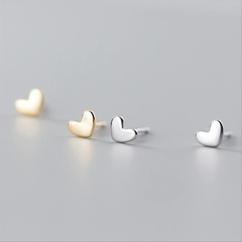 Minimalistische Mini-Ohrstecker „Love Heart“ aus Sterlingsilber