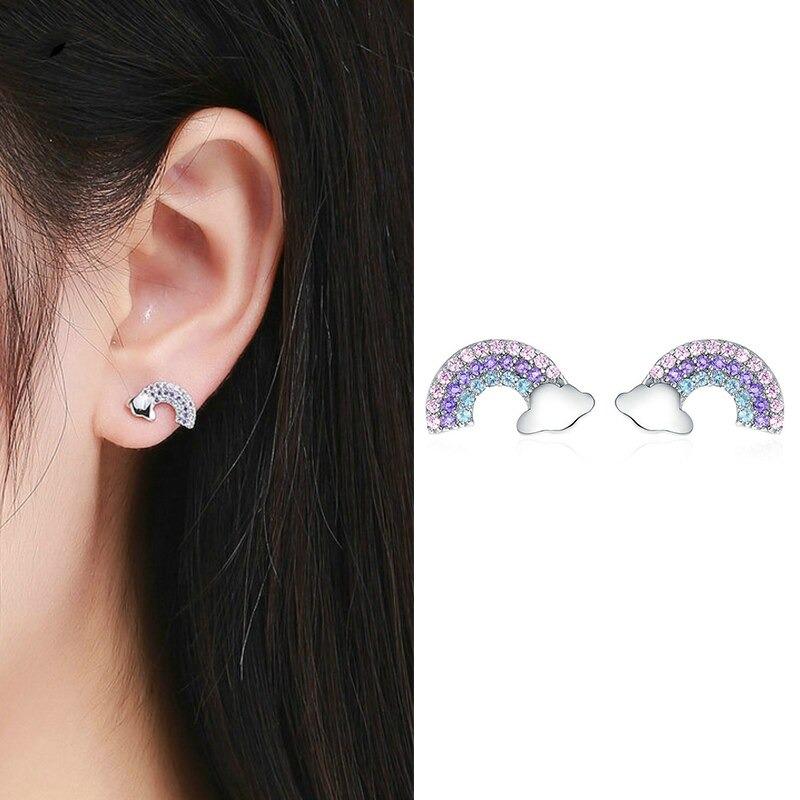 Minimalistische Ohrstecker-Kollektion mit Zirkonia-Akzenten