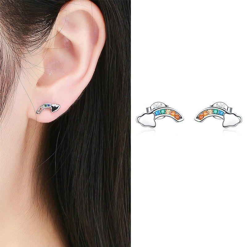 Minimalistische Ohrstecker-Kollektion mit Zirkonia-Akzenten