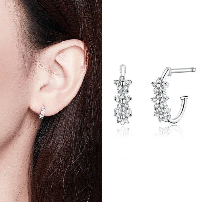 Minimalistische Ohrstecker-Kollektion mit Zirkonia-Akzenten