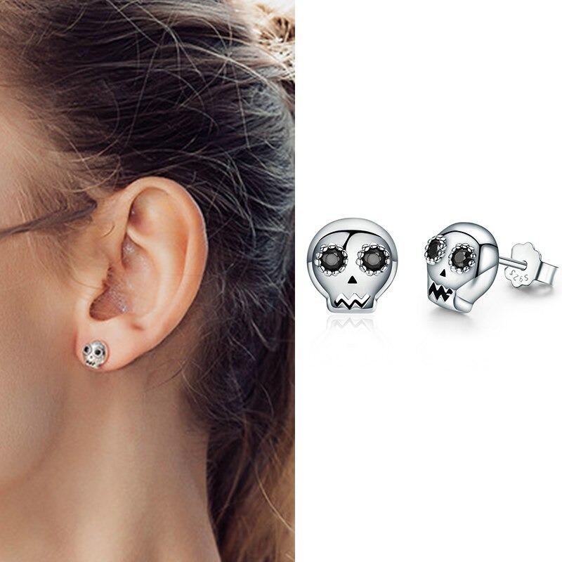 Minimalistische Ohrstecker-Kollektion mit Zirkonia-Akzenten