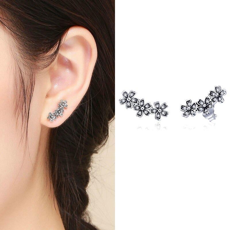 Minimalistische Ohrstecker-Kollektion mit Zirkonia-Akzenten