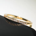 Minimalistische, mit Zirkonia verzierte stapelbare Ringe