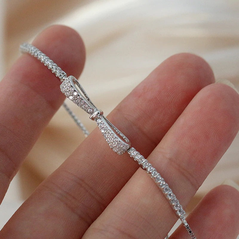 Minimalistische Armbänder mit Schleife und Zirkonia