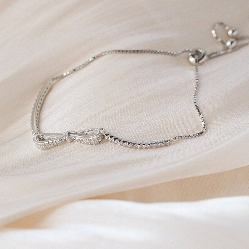 Minimalistische Armbänder mit Schleife und Zirkonia