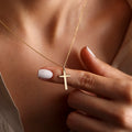 Halskette mit goldenem Kreuzanhänger – zierlicher christlicher Glaubensschmuck für Frauen