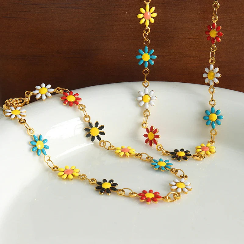 Boho Blumenarmband-Set – Gänseblümchen-Anhänger, florales Glied, bunte Perlen