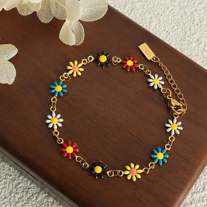 Boho Blumenarmband-Set – Gänseblümchen-Anhänger, florales Glied, bunte Perlen
