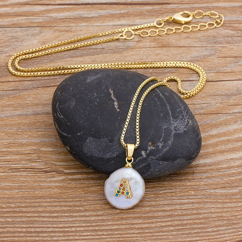 Halskette mit Buchstabenanhänger aus Perlmutt mit Initialen von A bis Z