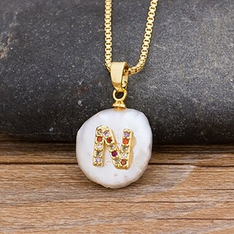 Halskette mit Buchstabenanhänger aus Perlmutt mit Initialen von A bis Z