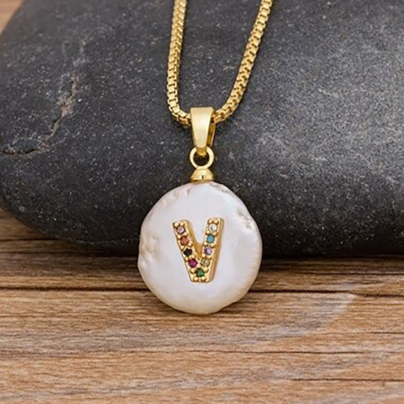 Halskette mit Buchstabenanhänger aus Perlmutt mit Initialen von A bis Z