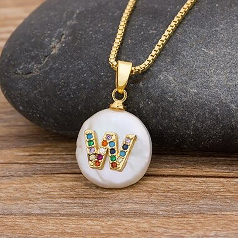 Halskette mit Buchstabenanhänger aus Perlmutt mit Initialen von A bis Z