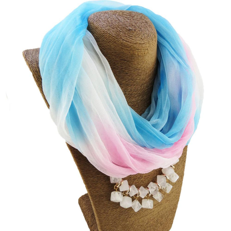 Mehrfarbiger Chiffonschal mit Halskette mit Farbverlauf-Anhängern