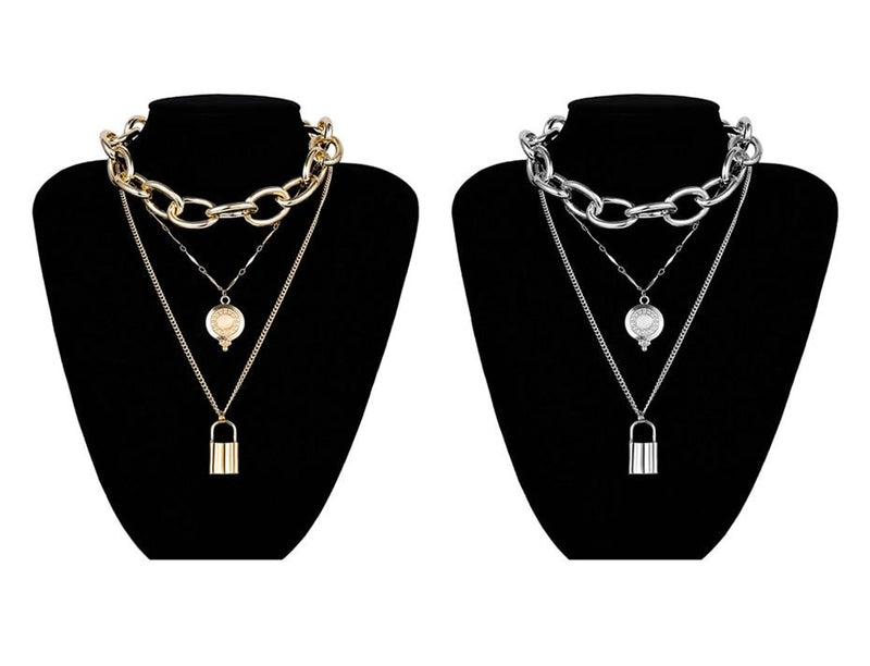 Mehrlagige Halskette mit kantigem Schloss und Ketten