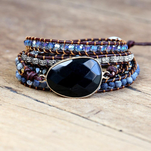 Mehrlagiges Wickelarmband mit schwarzen Akzentsteinen