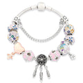 Mehrfarbiges Perlenarmband mit blühenden Blumen