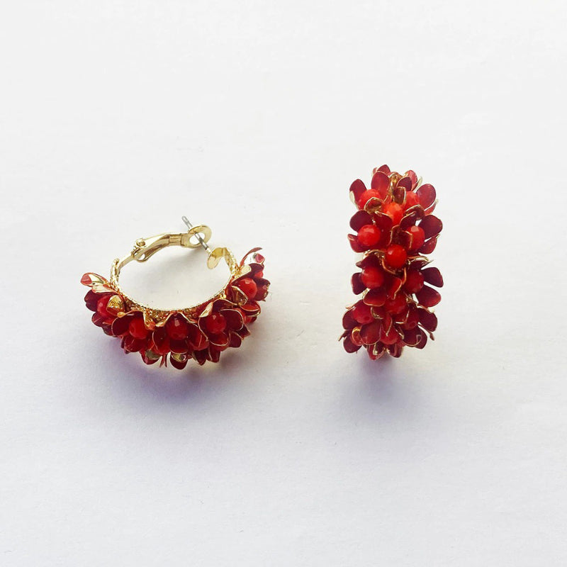 Mehrfarbige, schicke, modische Creolen mit Blumenmuster aus Metall