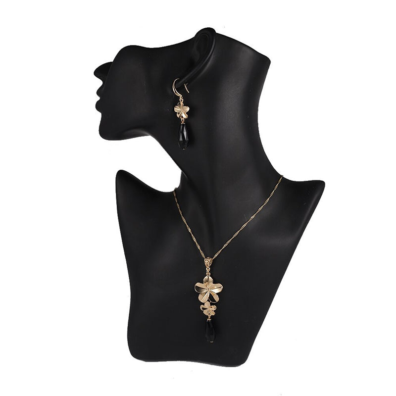 Schmucksets mit Halsketten und Ohrringen mit mehrfarbigen Kristallanhängern